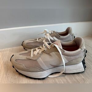 New Balance 327’s- neutral Sz 7.5
